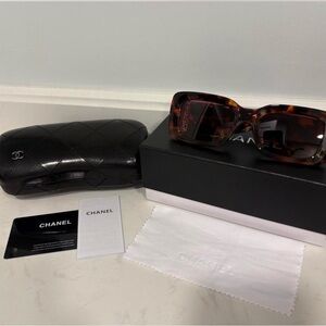 New CHANEL Brown Tortoise Sunglasses with Case and Box